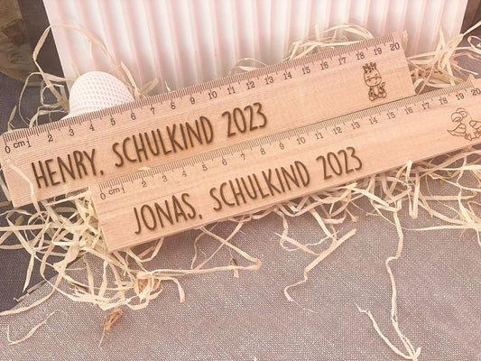 Personalisiertes Holz-Lineal zum Schulanfang - Einzigartiges Geschenk mit Tiermotiven und Namen